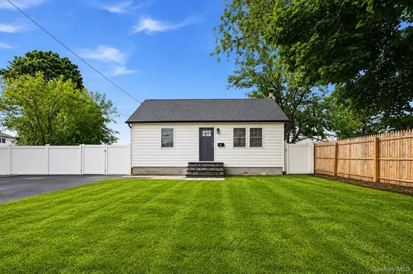 606 Catskill AVE, Lindenhurst, NY 11757