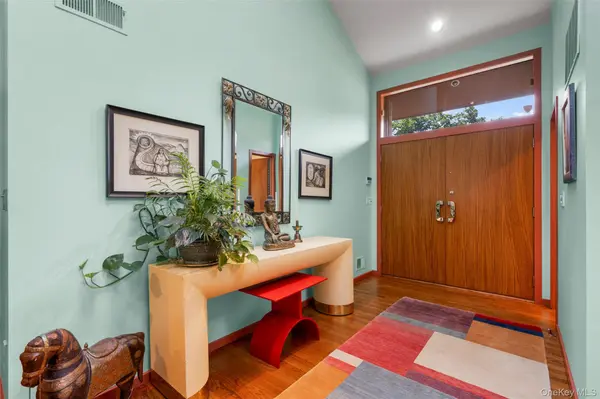 132 Barton RD, White Plains, NY 10605