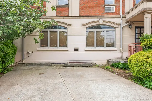 66-06 70th ST #R5, Middle Village, NY 11379