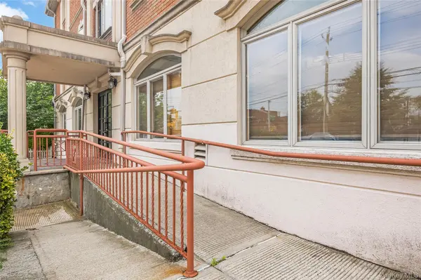 66-06 70th ST #R5, Middle Village, NY 11379