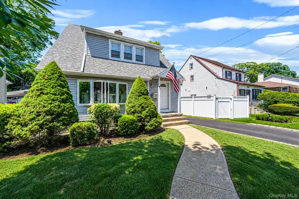 33 Sherman ST, Merrick, NY 11566