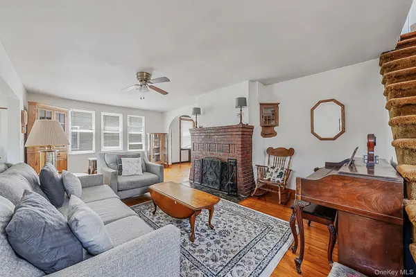 33 Sherman ST, Merrick, NY 11566