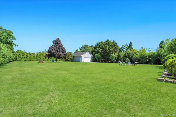 275 S Gillette AVE, Bayport, NY 11705