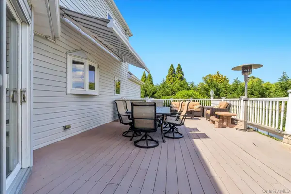 275 S Gillette AVE, Bayport, NY 11705