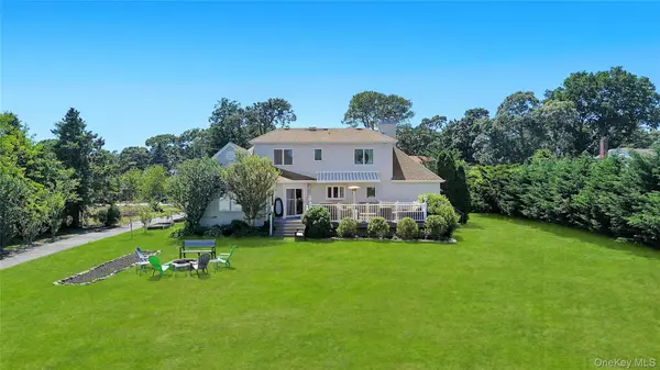 275 S Gillette AVE, Bayport, NY 11705