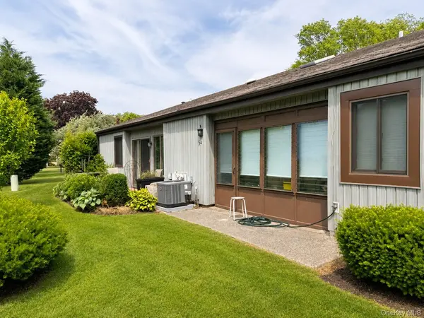 54 Strathmore Gate DR, Stony Brook, NY 11790