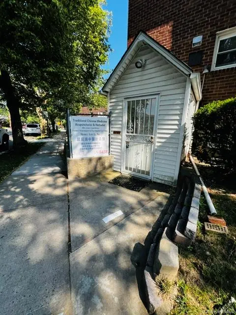 Address not disclosed, Fresh Meadows, NY 11365