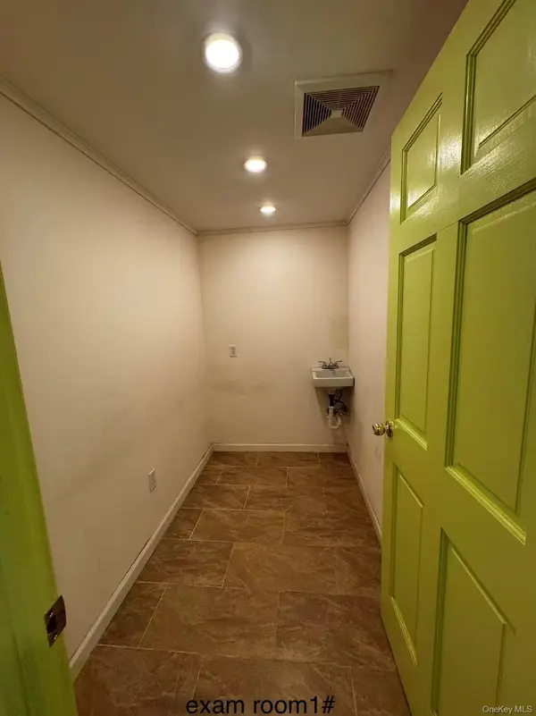 Address not disclosed, Fresh Meadows, NY 11365