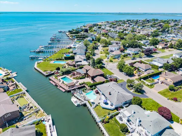 280 Bay DR, Massapequa, NY 11758