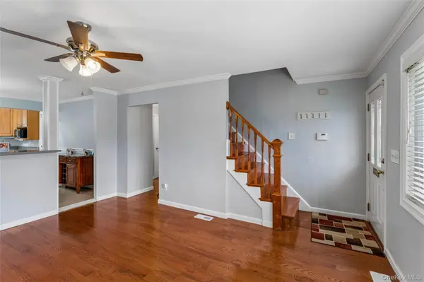 3 Hillcrest DR, Westbury, NY 11590