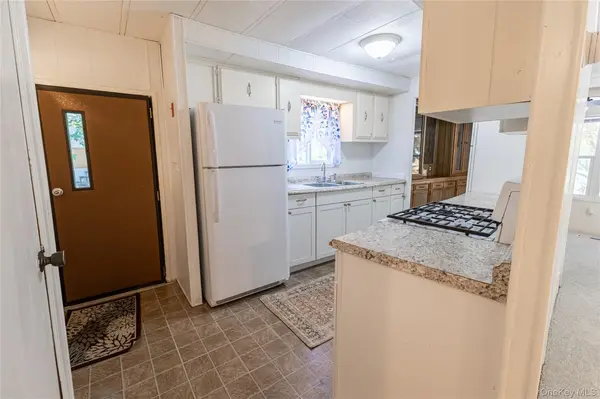 525 Riverleigh AVE #106, Riverhead, NY 11901