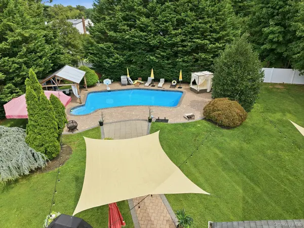 703 Lincoln AVE, Sayville, NY 11782