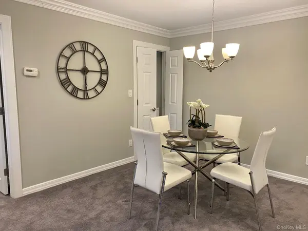 165 Westwood DR #180, Westbury, NY 11590
