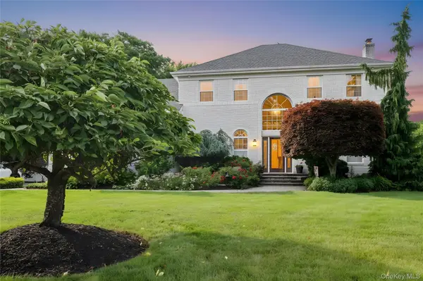 15 Barnaby CT, Hauppauge, NY 11788