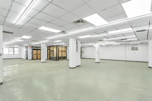 33-01 Queens Boulevard ST, Long Island City, NY 11101