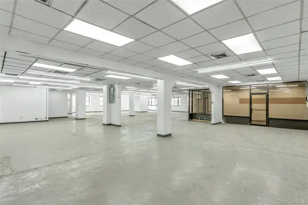 33-01 Queens Boulevard ST, Long Island City, NY 11101