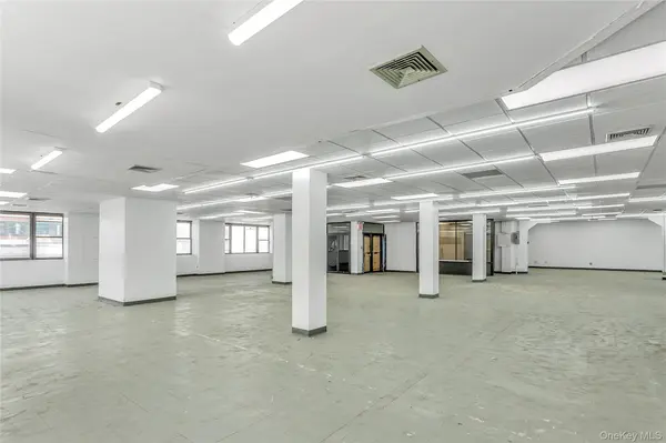 33-01 Queens Boulevard ST, Long Island City, NY 11101