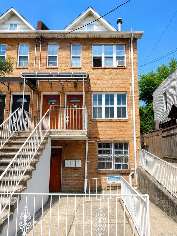 64-32 Perry AVE, Maspeth, NY 11378