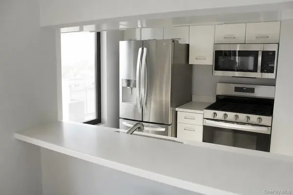 4 Martine AVE #905, White Plains, NY 10606