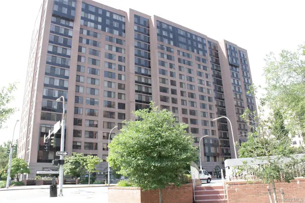 4 Martine AVE #905, White Plains, NY 10606