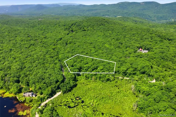 599 E Mountain RD, Cold Spring, NY 10516