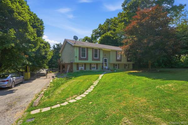 4 Riverside DR, Pine Bush, NY 12566