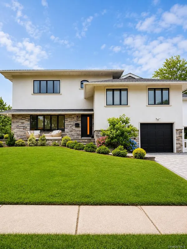 1396 Stephen Marc LN, East Meadow, NY 11554