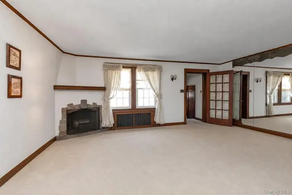 67 Dartmouth ST, Valley Stream, NY 11581