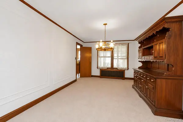 67 Dartmouth ST, Valley Stream, NY 11581
