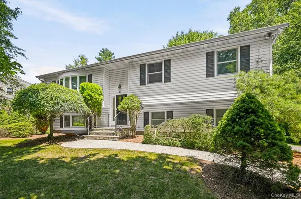 21 Arbor LN, Bardonia, NY 10954