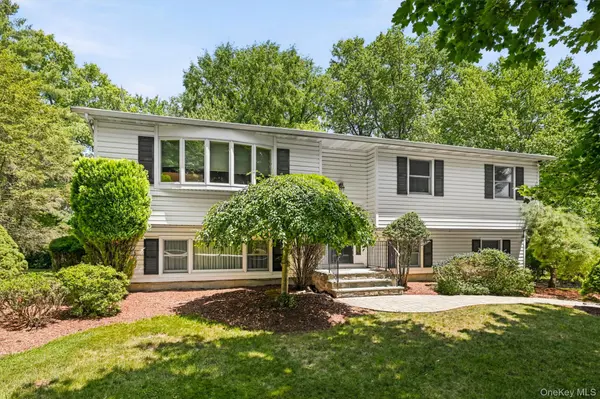 21 Arbor LN, Bardonia, NY 10954