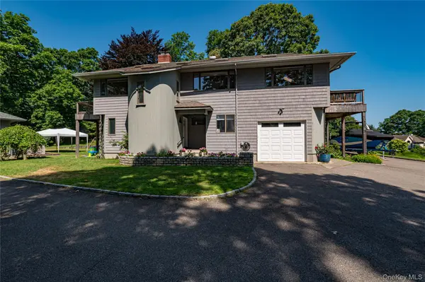 81 Manor LN, Jamesport, NY 11947
