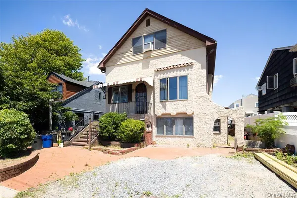 1036 California PL, Island Park, NY 11558
