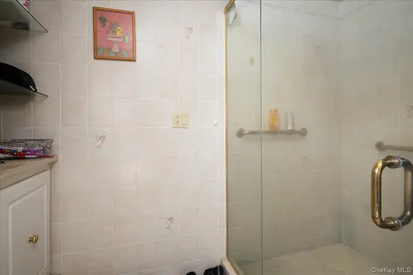 1036 California PL, Island Park, NY 11558
