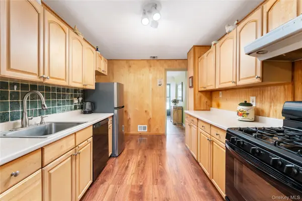 203 Hall ST, Port Jefferson Station, NY 11776