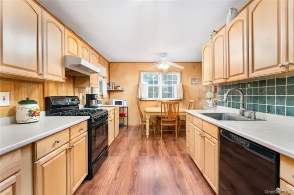 203 Hall ST, Port Jefferson Station, NY 11776