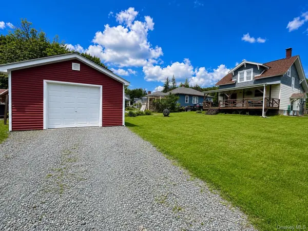 10 Fred Hessinger RD, Callicoon Center, NY 12724