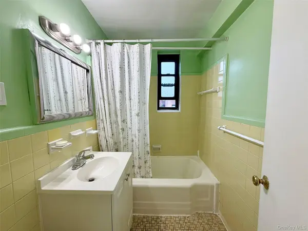 63-95 Austin ST #2G, Rego Park, NY 11374