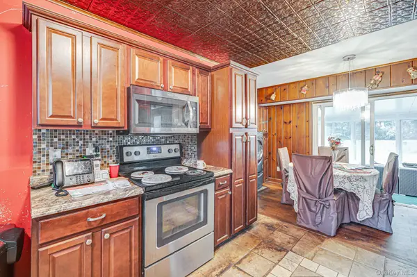 287 Munsell RD, Patchogue, NY 11772