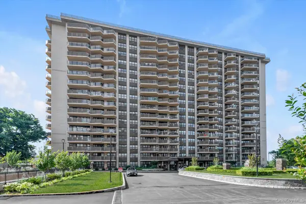1805 215th ST #5C, Bayside, NY 11360