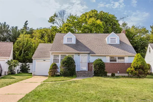 21 Morris RD, Bethpage, NY 11714