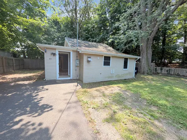 93 Lynbrook DR, Sound Beach, NY 11789