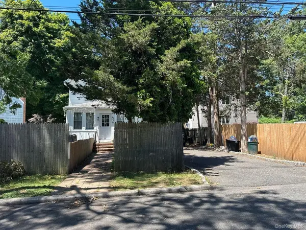55 9th AVE, Huntington Station, NY 11746