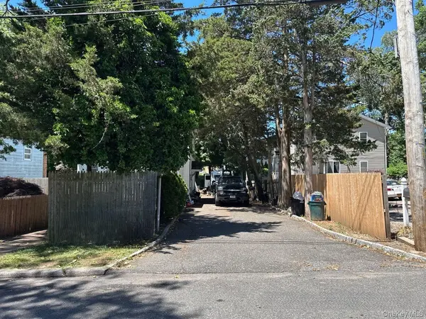 55 9th AVE, Huntington Station, NY 11746