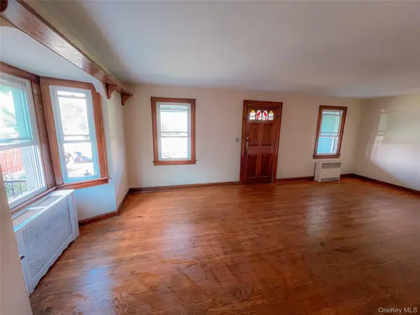 109 L ST, Elmont, NY 11003
