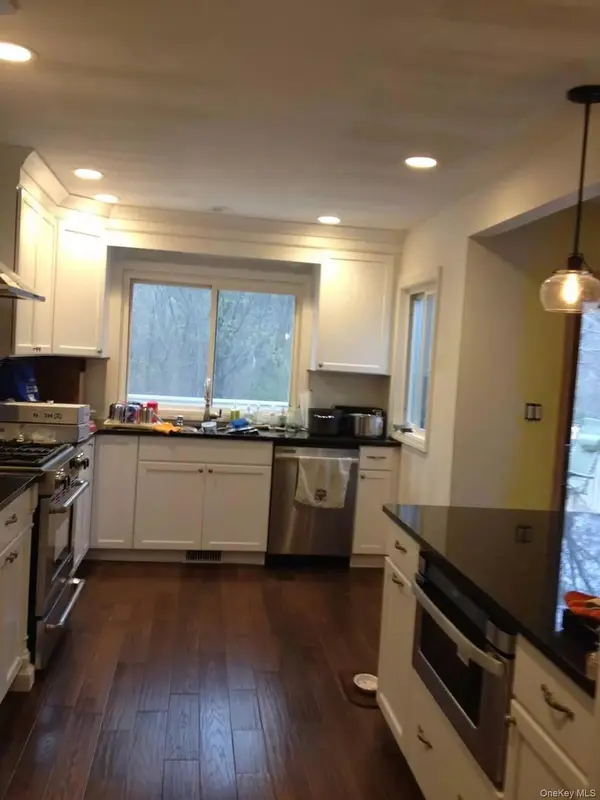 348 W 24th ST, Deer Park, NY 11729
