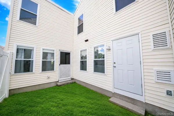 180 Lowndes AVE #D, Huntington Station, NY 11746