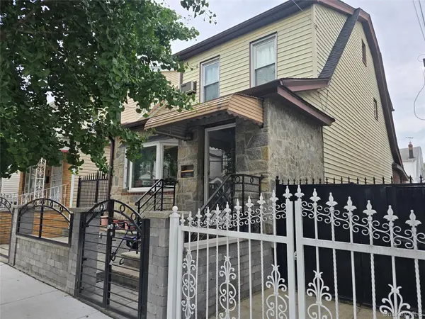 8923 182nd PL, Hollis, NY 11423