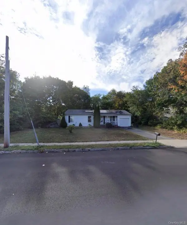 316 Leaf AVE, Central Islip, NY 11722