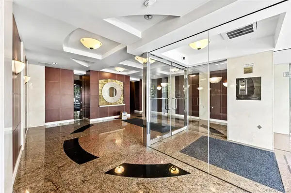 210-50 41st AVE #5C, Bayside, NY 11361